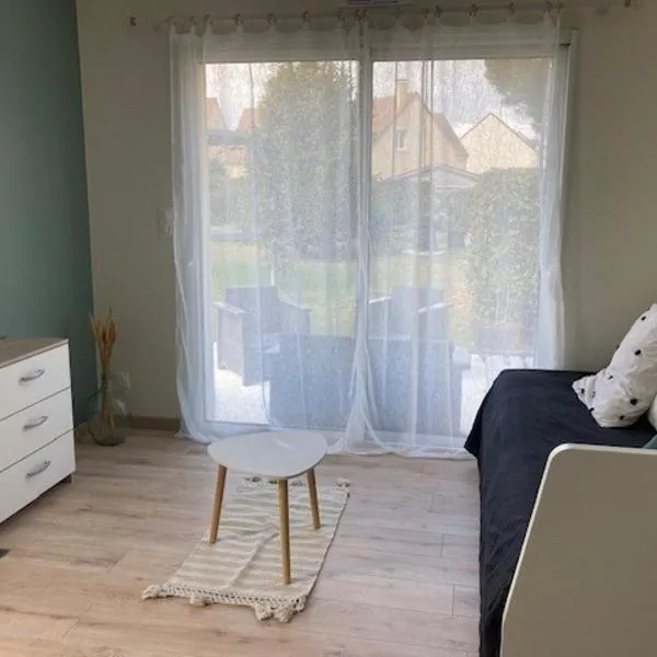 Studio 2 personnes - proche circuit, хотел в Spay