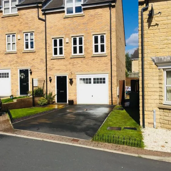 Entire 3 bedroom deluxe house, hotell i Cleckheaton