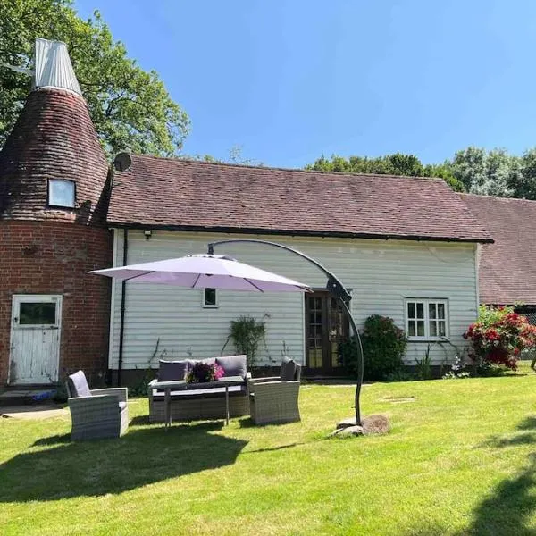 Beautiful 2 bed Oast - 15 acre farm - Tunbridge Wells, hotel in Royal Tunbridge Wells