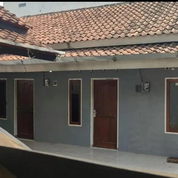 Reza Kost, hotel in Karanganyar