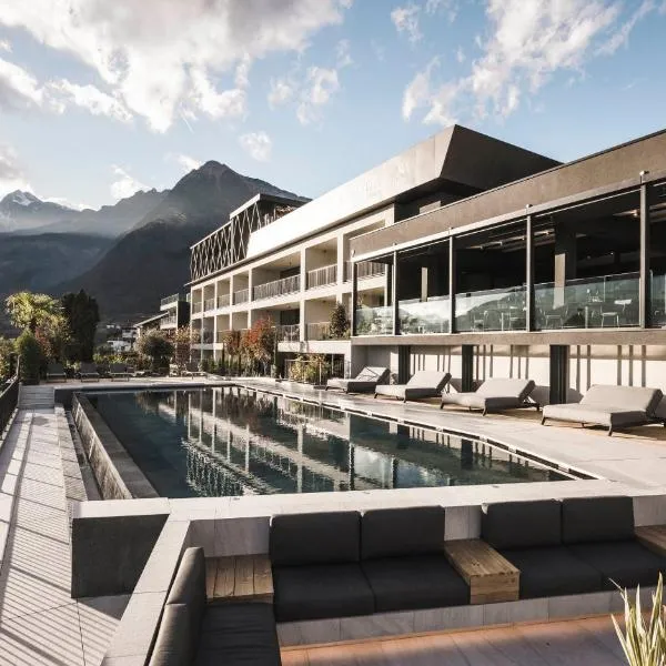 SomVita Suites, khách sạn ở Tirolo