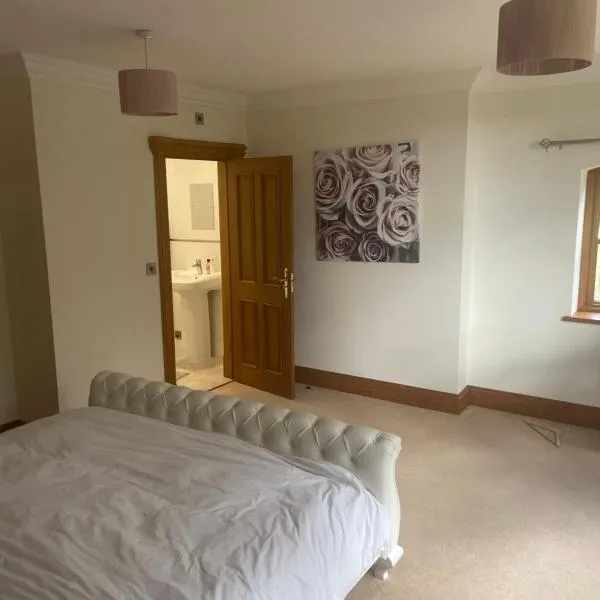 크루에 위치한 호텔 Dairy farm