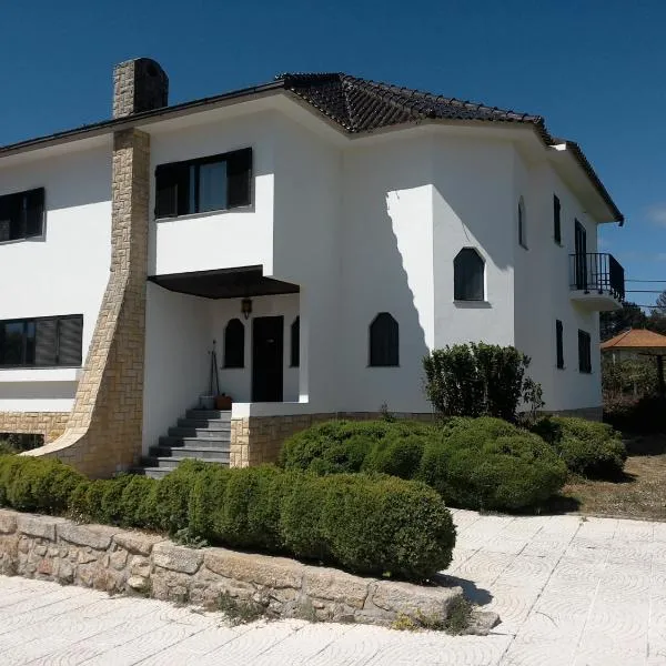 Albergue Constantino AL, hotel v destinaci Paredes de Coura