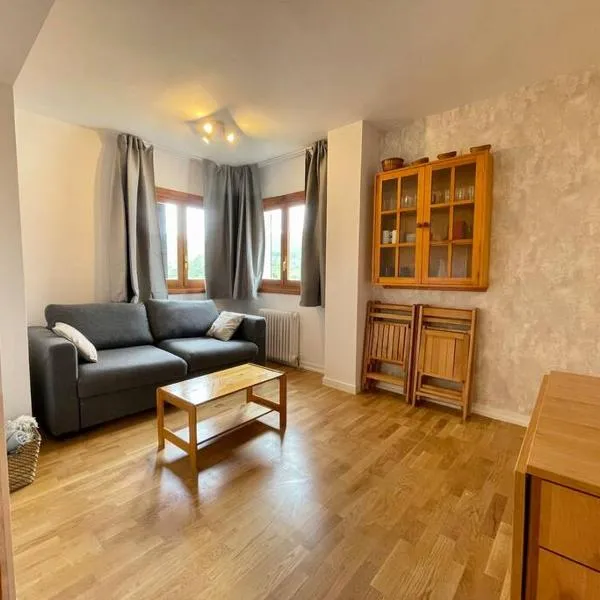 Acogedor Apartamento de 2 dormitorios con plaza de garaje, ξενοδοχείο σε Formigal