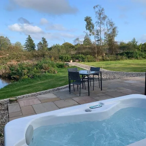 Red Squirrel Pod with Hot Tub, hotel v mestu Oban