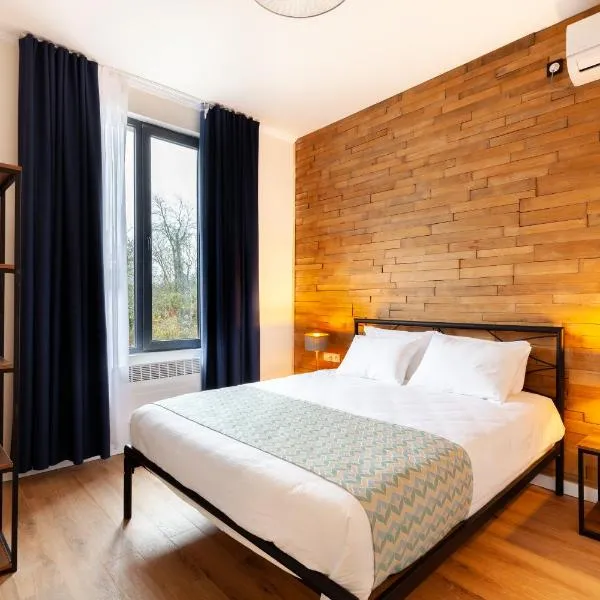 Newly renovated 3-bedroom Bungalow in rural area, готель у місті Lesichine