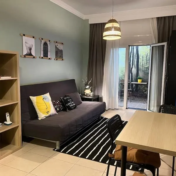 Peaceful, Lovely, 1st floor, condo @Thessaloniki, hotel in Thessaloniki