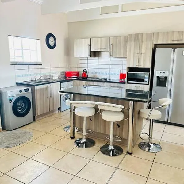 Warm Stay in an Estate pty Ltd, hotel in Rustenburg