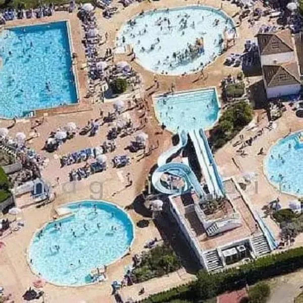Appartement La Rotonde à Port Bourgenay、タルモンのホテル