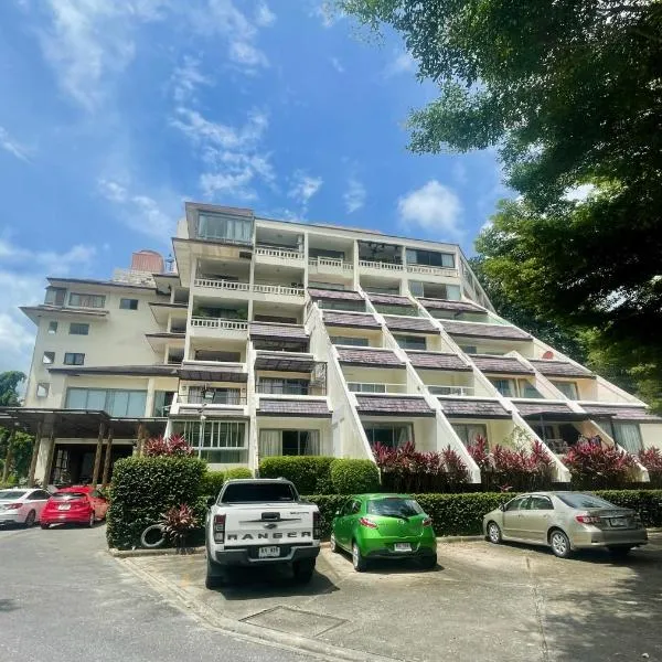 The Green Golf Apartments, hôtel à Ban Thung Thong