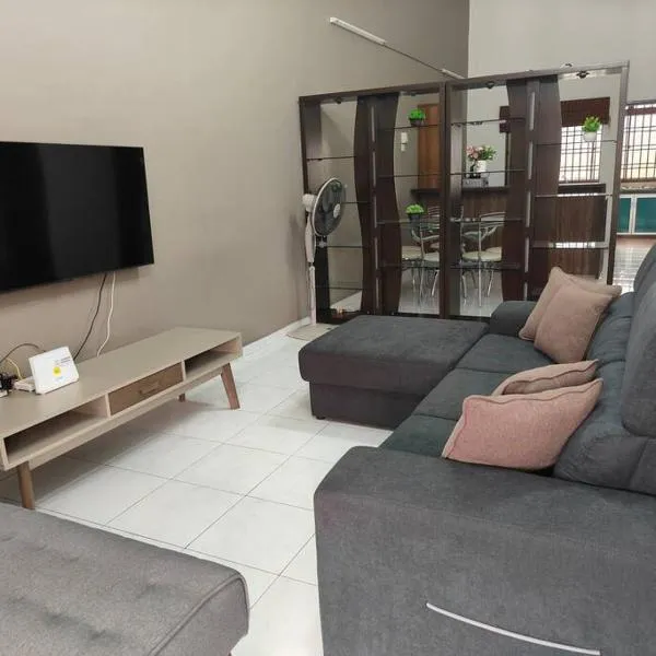 June's Homestay@ Puteri Wangsa near Aeon & IKEA、ウル・ティラムのホテル