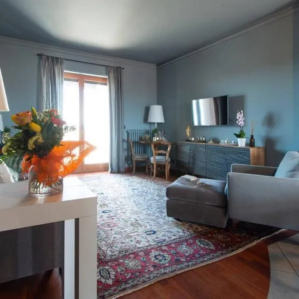 Casa No.Na - Attico panoramico a Cherasco, hotel en Cherasco