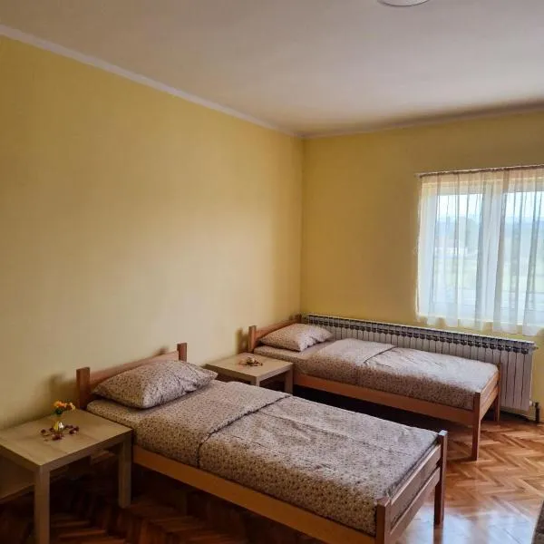 Prenoćište Mali Raj, hotel din Ub