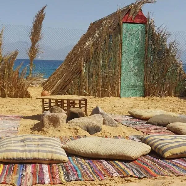 Perry’s Island Camp Al Mezina, hotel in Nuweiba