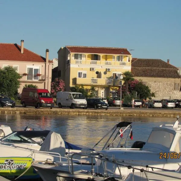 Apartments Renjak, hotel in Sukošan