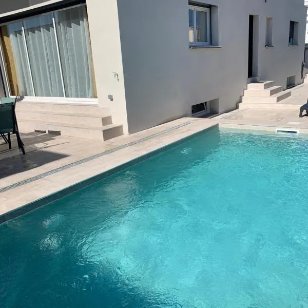 Maison Bella, khách sạn ở Empuriabrava