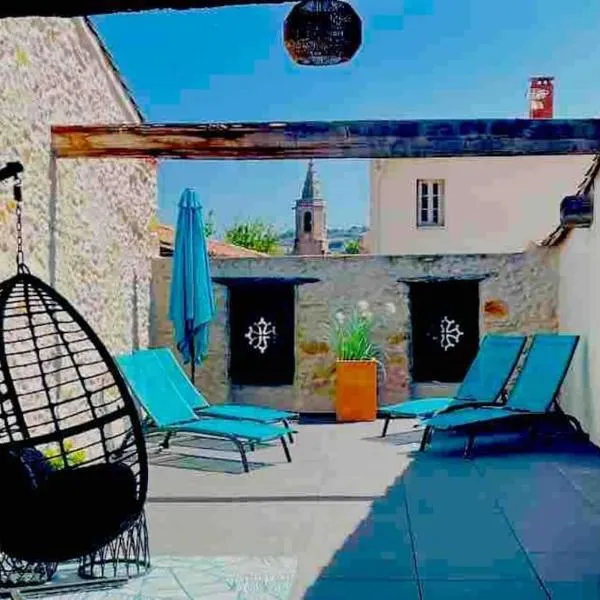 Elegant and Charming Townhouse with roof terrace, hotel in Limoux