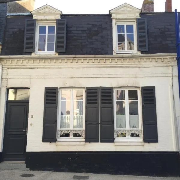 Maison Plage à 50m, Centre Ville avec sa cabine de plage, hotel in Le Crotoy