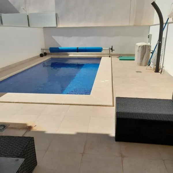 New villa, 2 bedrooms private heated pool sleeps up to 6, hotel v destinaci Pilar de la Horadada