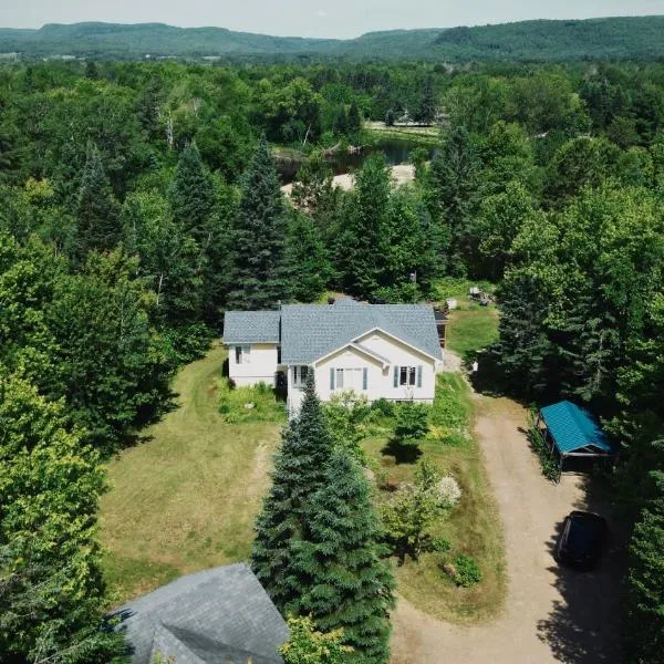 Le chalet jaune sur la Mastigouche, hotel v destinaci Mandeville