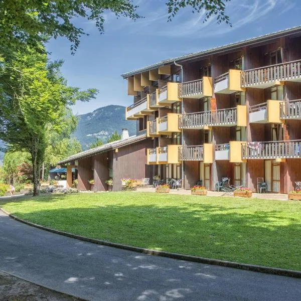 AEC Village Vacances - Les Becchi, hotel in Samoëns