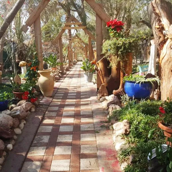 ערבה גארדן Arava Garden, מלון בנאות הכיכר