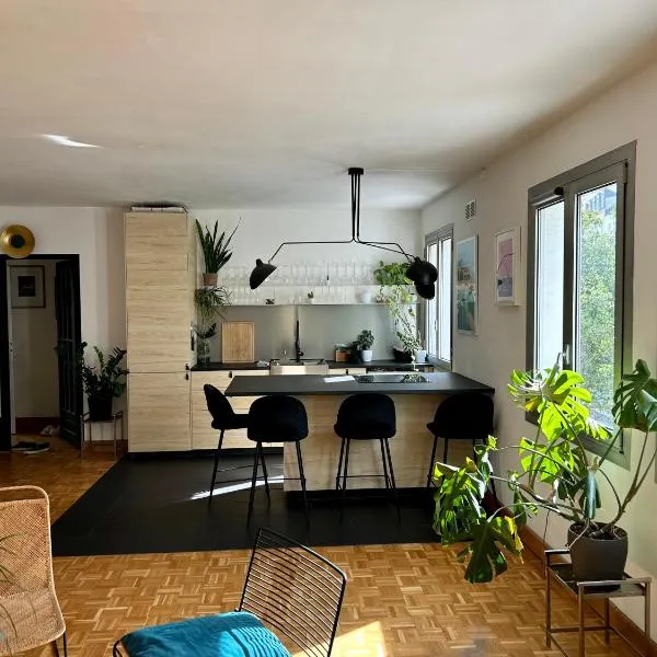 Superbe appartement au porte de Paris et du salon des expositions, hôtel à Vanves