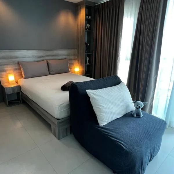 Grandblue Condominium#702 Seaview TopFloor MaePhim Rayong, hotel v destinaci Mae Pim