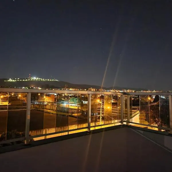 Rooftop 402: cobertura de um quarto no centro, hotel v destinaci Sete Lagoas