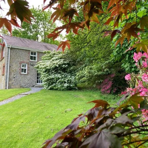 Beautiful Garden Cottage, close to Llandeilo., hotel v destinaci Llandeilo