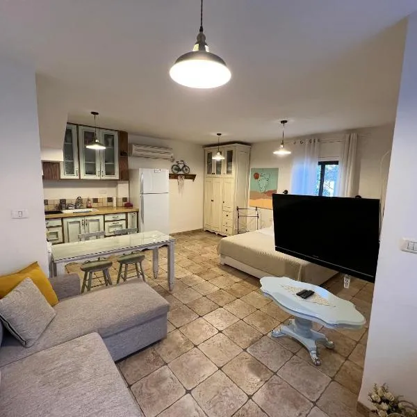 Lola House, hotel in Kefar H̱ittim