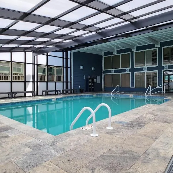 Ramada Plaza by Wyndham Nags Head Oceanfront, hotel in Sand Dollar Shores