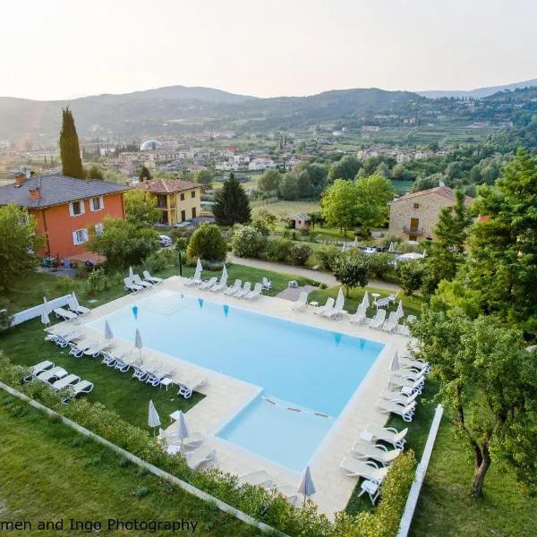 Residence Corte del Bosco, hotel a Garda