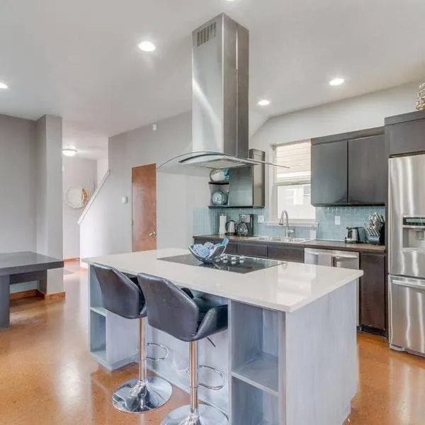 Brand New Downtown Modern 5 Beds, 3 Full Baths Vermont Avenue, Boise, hotel v destinaci Boise
