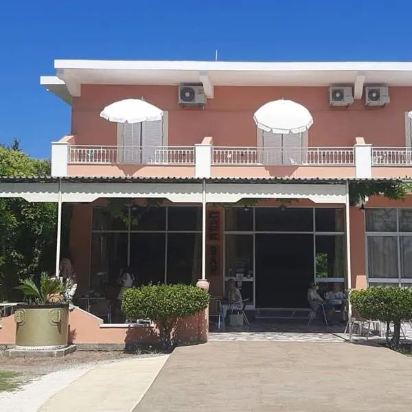 The Red Dragon, hotel en Dassia