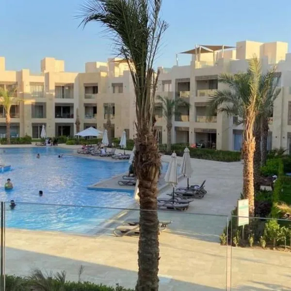 Mangroovy Magic PoolView 1BR in Beachfront Complex M3 3A 13, hotel in Hurghada