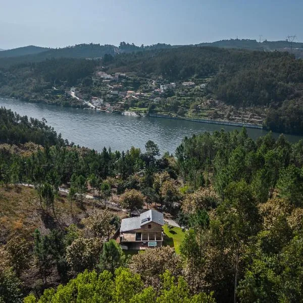 Casa de Medas - Private country house with outdoor spa and river view only 25 minutes away from Oporto, hotel di Medas