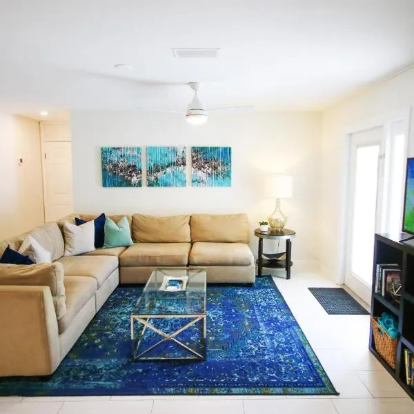 Tropical and Tranquil Bradenton Hideaway, hotel in Bradenton