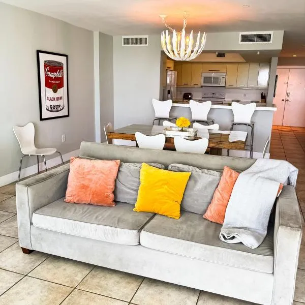 Castle Pavillon 8 Beachfront - Private Beach Access Loft with 2-story, Pool, Tennis, Free Parking Access, hotel en Miami Beach