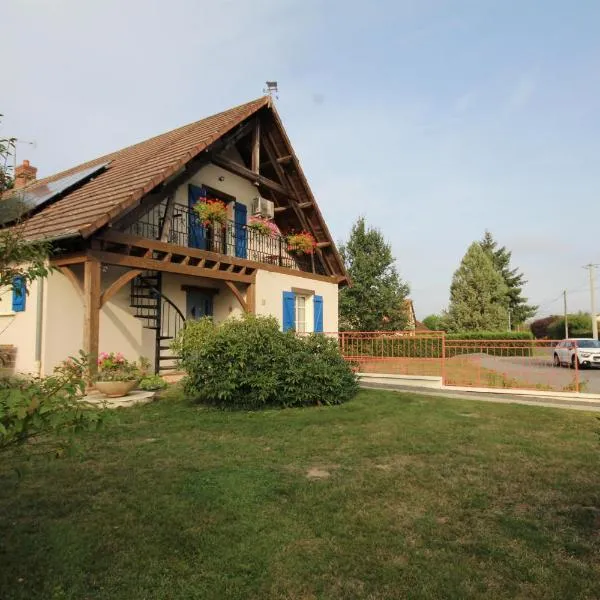 Les Volets Bleus, hotel em Dornes