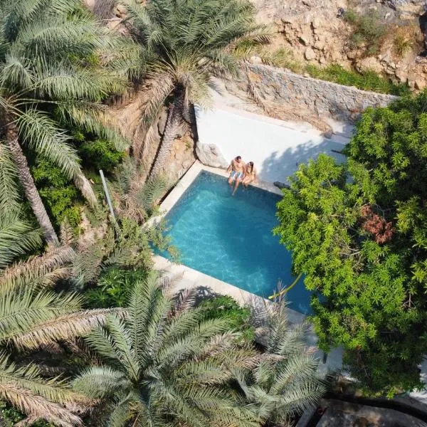 Nomad inn Tiwi, hotel v destinaci Ḩillat al Ḩişn