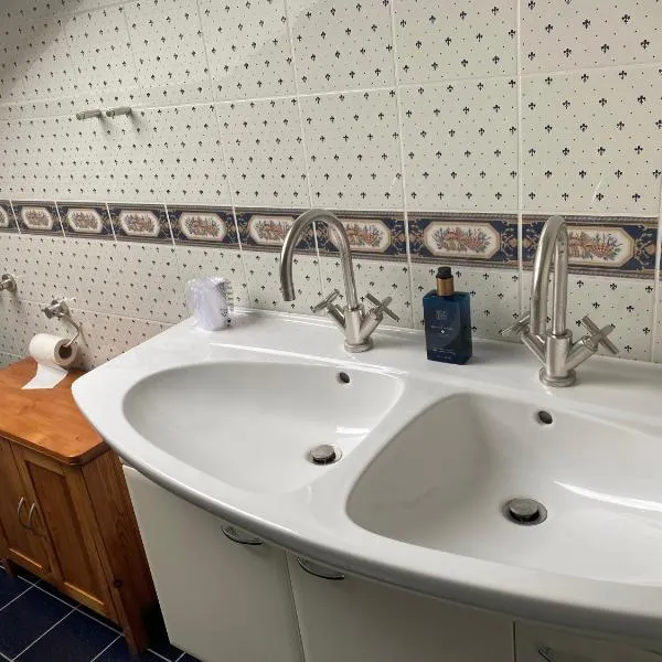 Gemütliches Zimmer mit großem Bad, hotel in Recklinghausen