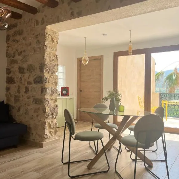 El Brollador, hotel v destinaci Corbera