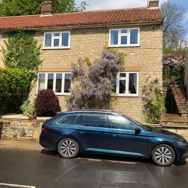 St Anthony’s, bright perkily decorated 3 bedroom house、Ampleforthのホテル