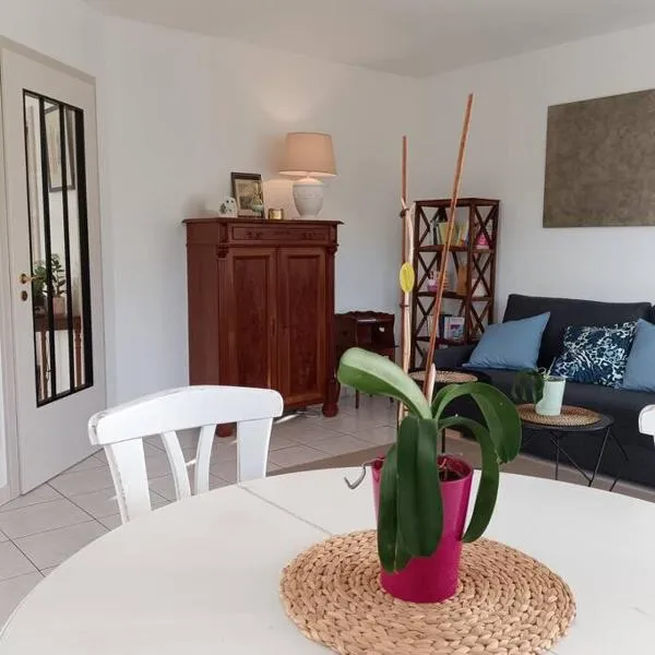 Strasbourg 3 pièces avec jardin, hotel v destinaci Brumath