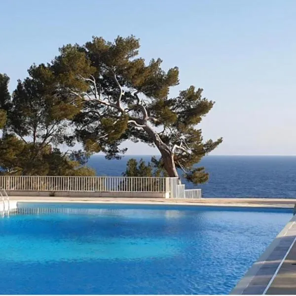 Duplex face à la mer ATHENA PORT: Bandol şehrinde bir otel