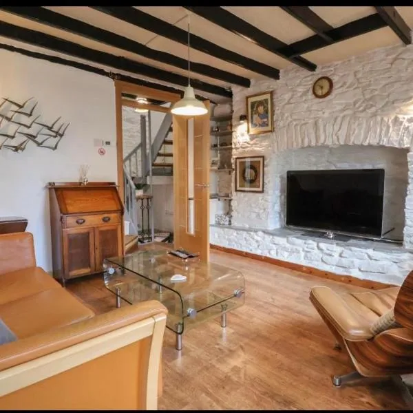 Coastal Village Cottage, hotel a Holywell