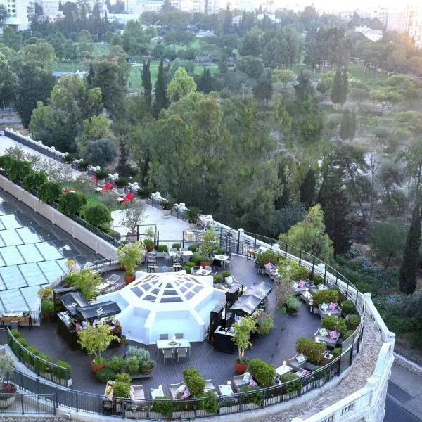 מלון וולדורף אסטוריה ירושלים, מלון בצובה