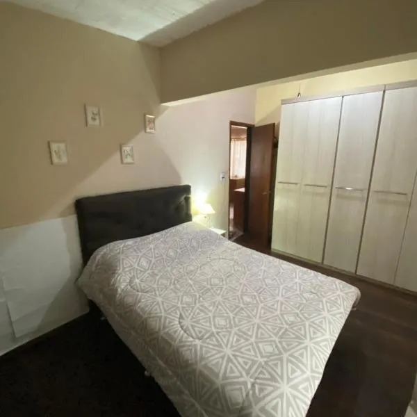 Casa agradável com lareira, hotel v destinaci Chuí