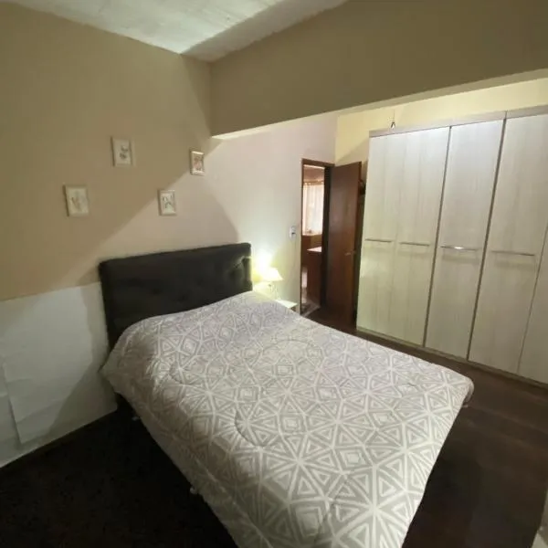 Casa agradável com lareira, hotel in Santa Vitória do Palmar